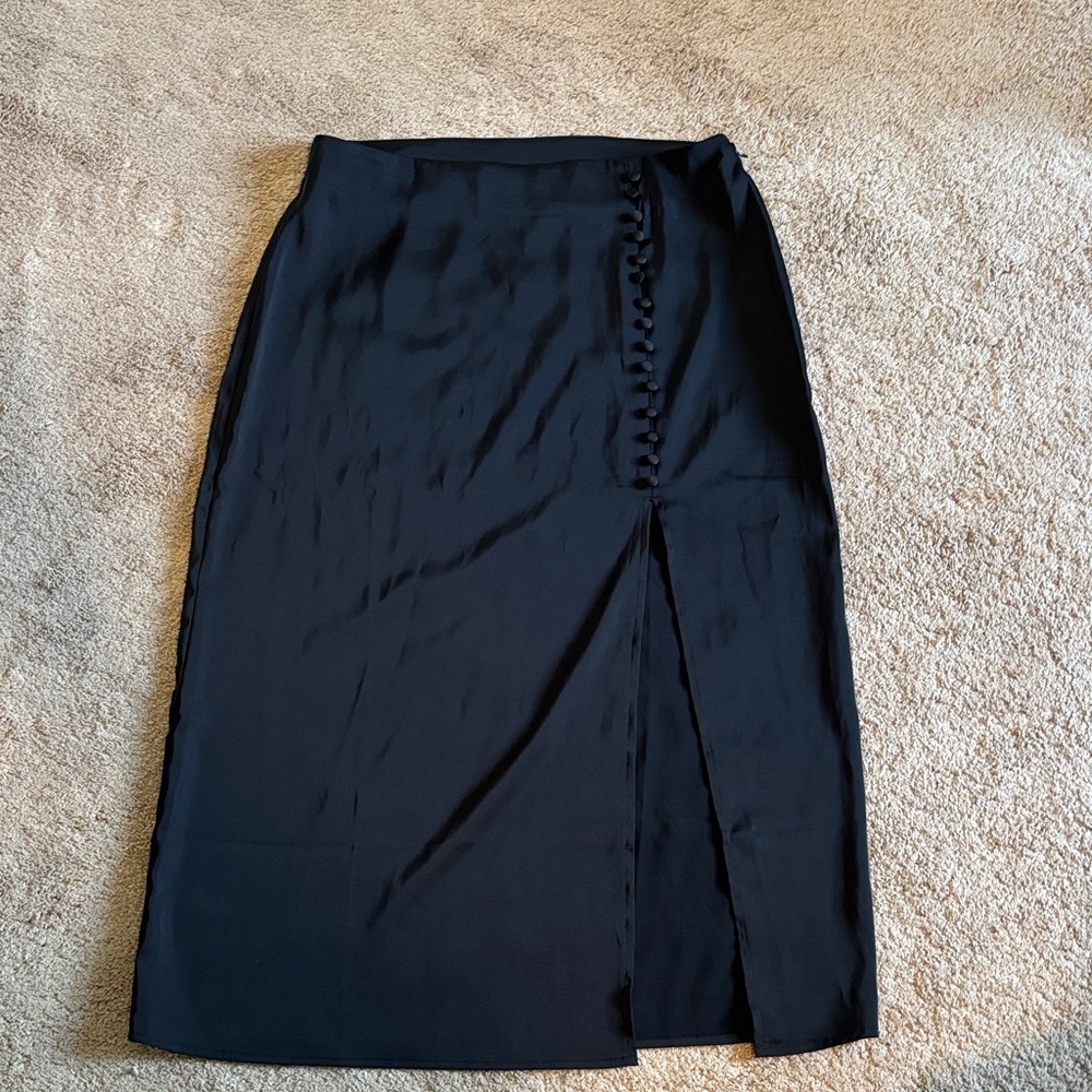 Forever 21-Elegant satin Black Button-Detail Skirt,mid length Sz M